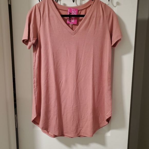 3/$20 NWT WOMEN'S TUNIC TSHIRT PINK CORAL VNECK ROUNDED HEM. SZ SMALL - Picture 3 of 4